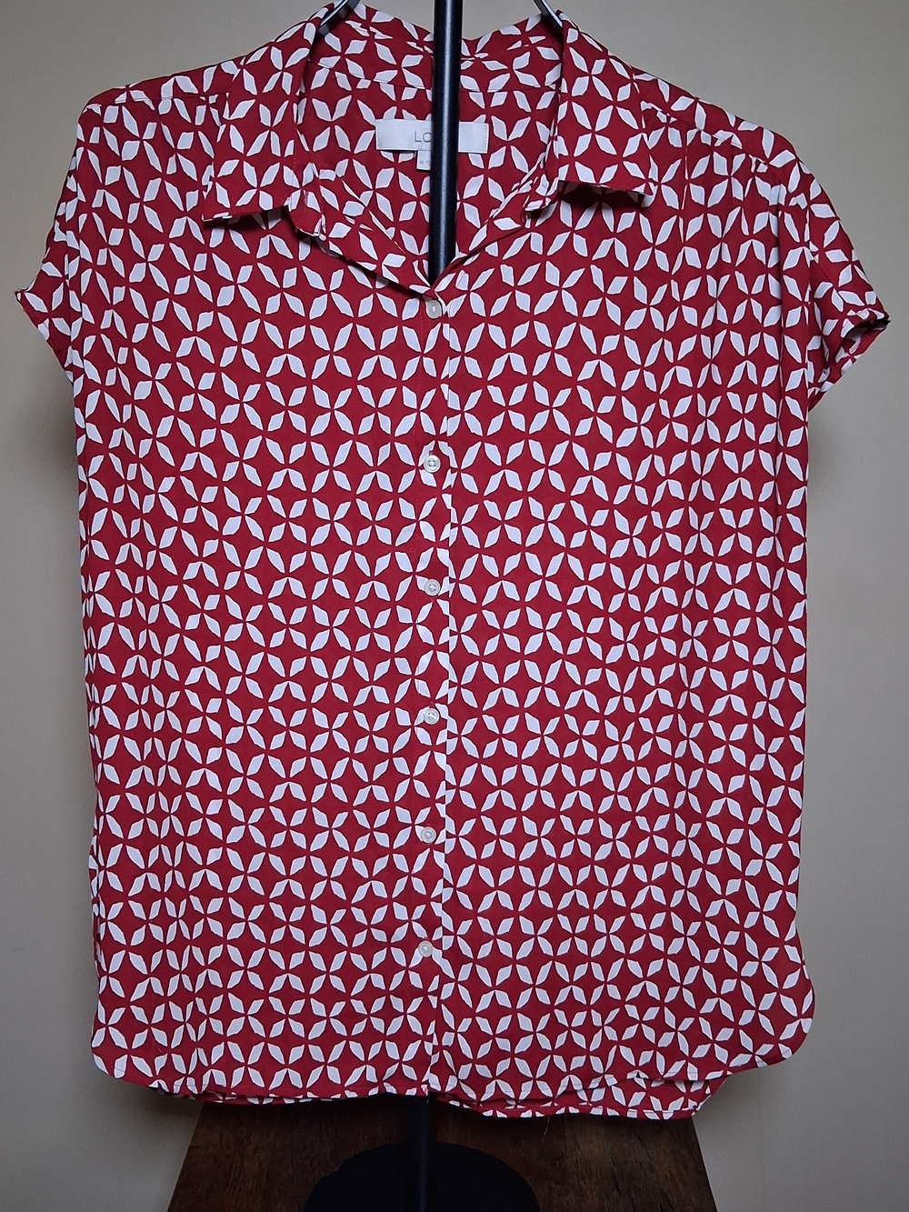 Loft Women’s Red & White Retro Pinwheel Pattern Top; Size M